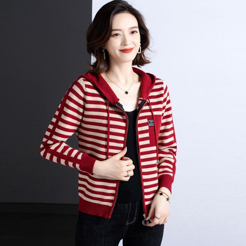 Chinese mother spring and autumn clothes hooded lapel jacket women's new models in the elderly striped cardigan red sweater