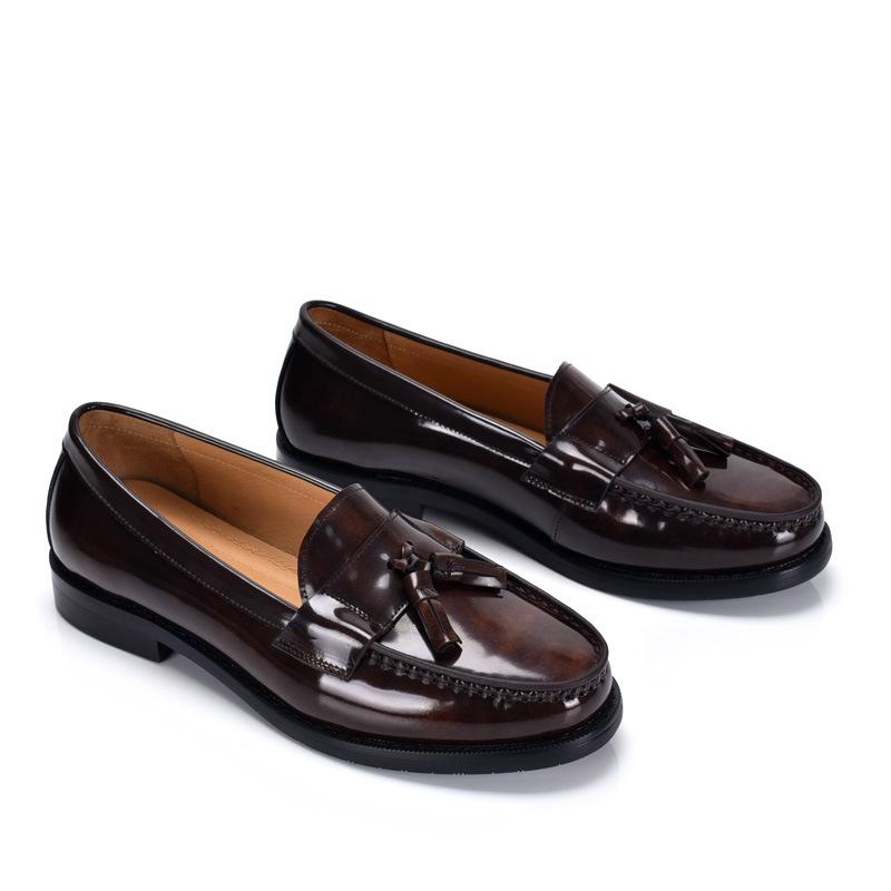 Herren-Loafer im britischen Stil mit Quasten: Modische Slipper aus Lackleder für Business Casual und formelle Anlässe