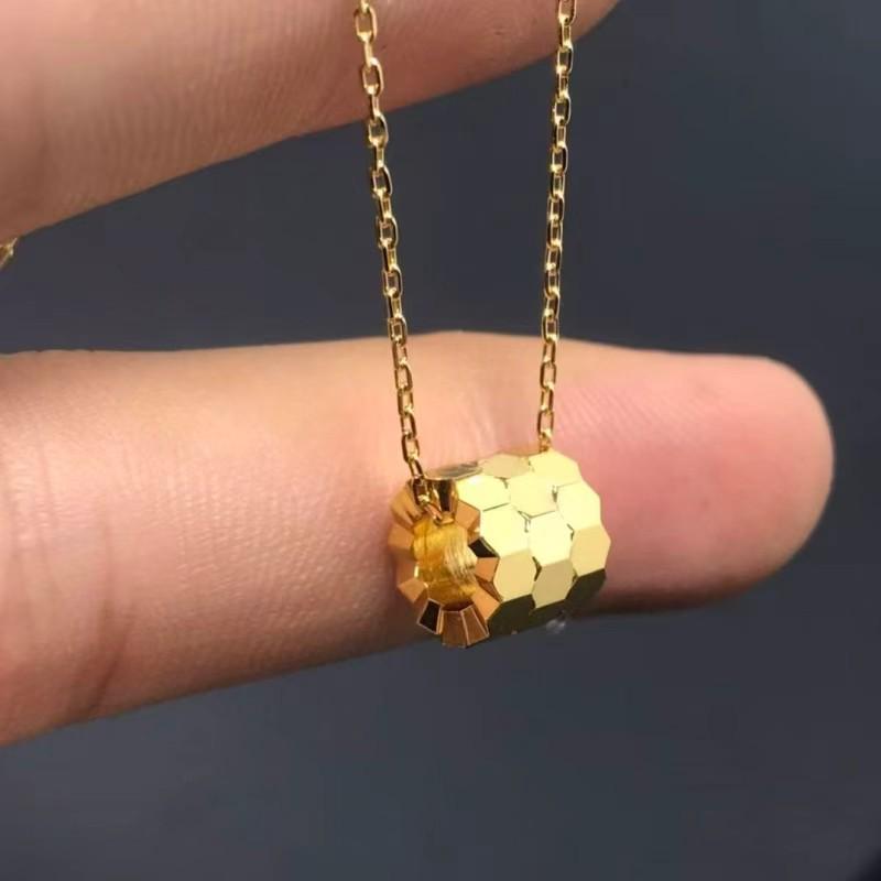 Shangjia Women's Slim Waist Beehive Necklace: Exquisitely Carved CNC 18K Rose Gold Clavicle Chain