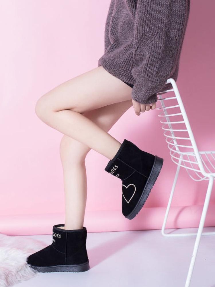 Fashion Soft Ankle Women's Snow Boots Chunky Love Designer Luxury on Offer Plush Warm Fashion 2025 Y2k New Rock Promotion Ladies Shoes