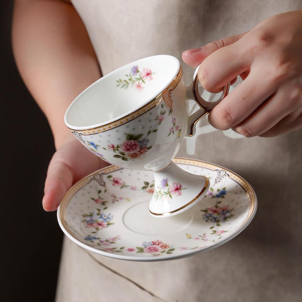 Nordic Bone China Coffee Cups and Saucers Light Luxury Niche Phnom Penh Ceramic Cups Retro Flowers and Birds High-end Afternoon Teacup