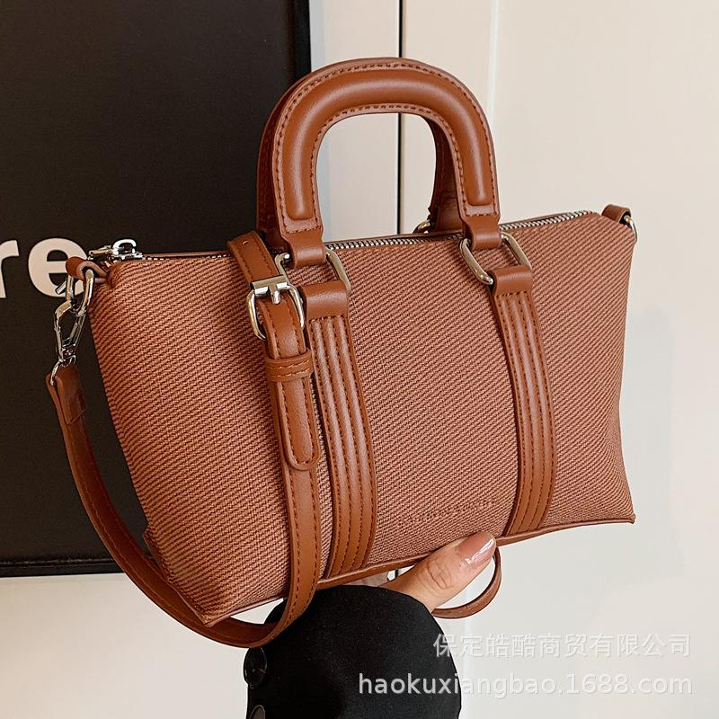 This year's popular bag women's large-capacity 2025 new fashionable textured shoulder bag summer versatile commuter tote bag