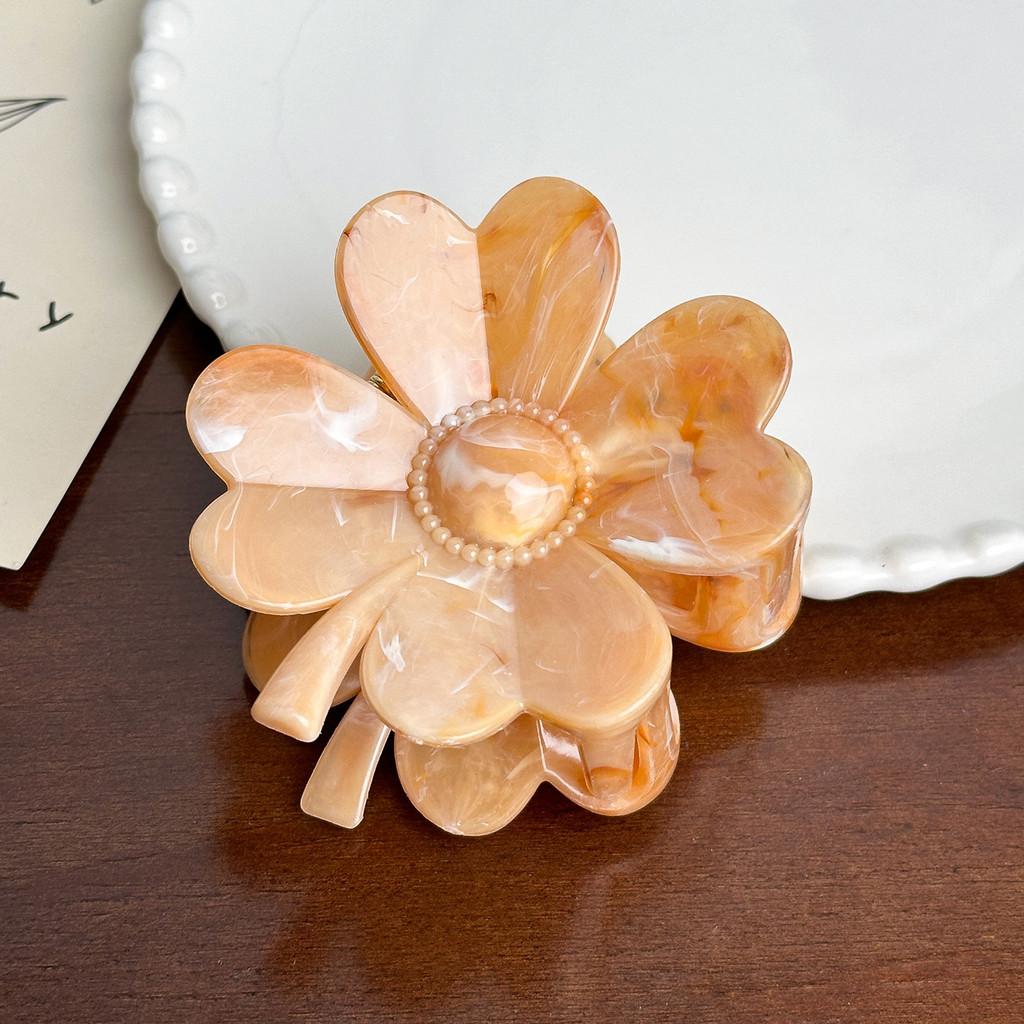 Stylish Gradient Color Four Leaf Clover Hair Clip Perfect For Fashionable Updos And Everyday Wear