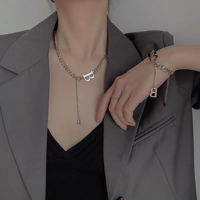 Versatile European & American Cold Style Letter B Titanium Steel Necklace - Simple, Trendy, Short Clavicle Chain for Women