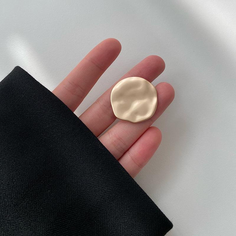 

Женские металлические пуговицы Yisen ESstudio с гальваническим покрытием в виде льва, пришитые вручную для пальто и ветровок Single-sided Wave Sand Gold 40L 25.0mm Round