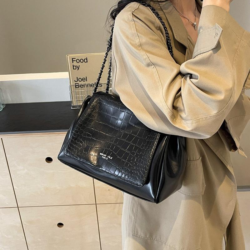 Large Capacity Bag Women's New Fashion Retro Spring and Summer Chain Shoulder Messenger Bag Casual Texture Small Square Bag