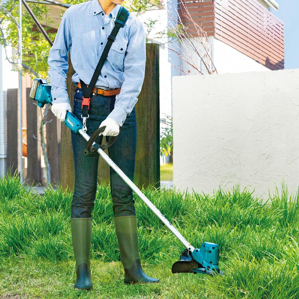 Makita 200mm Cordless Grass Trimmer with Metal 18V 3Ah Battery and Charger Included Blade, (MUR194DWF)