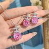 Kreatives Glücksfarben-Schatz-Halsketten-Set mit chinesisch-rotem High-Carbon-Diamant-Anhänger und Ohrsteckern aus rosa Diamanten im Vogelnesterschliff