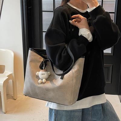 Niche High-end Design Tote Bag Large-capacity Commuting Leisure Texture Shoulder Messenger Bag Pendant Bag