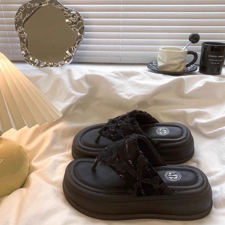 Beautiful Fairy Style Slippers Female Summer Wear 2025 New Thick Bottom Heightened Non-slip Skirt Beach Cool Slippers