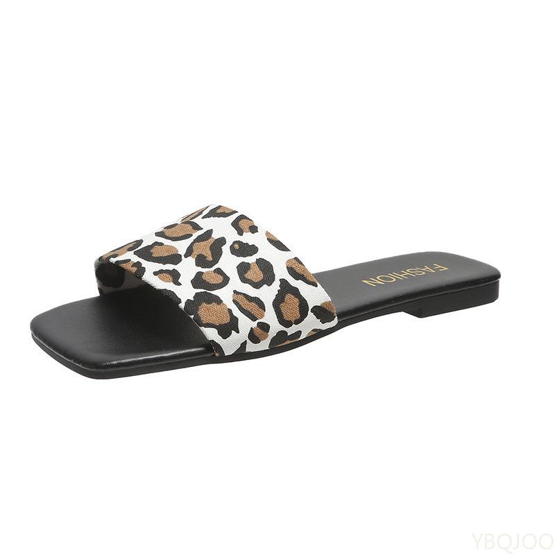 Fashion Ladies Designer flat Slippers Summer new casual shoes Luxury Holiday beach slippers Fashion lightweight Women's sandals Zapatos