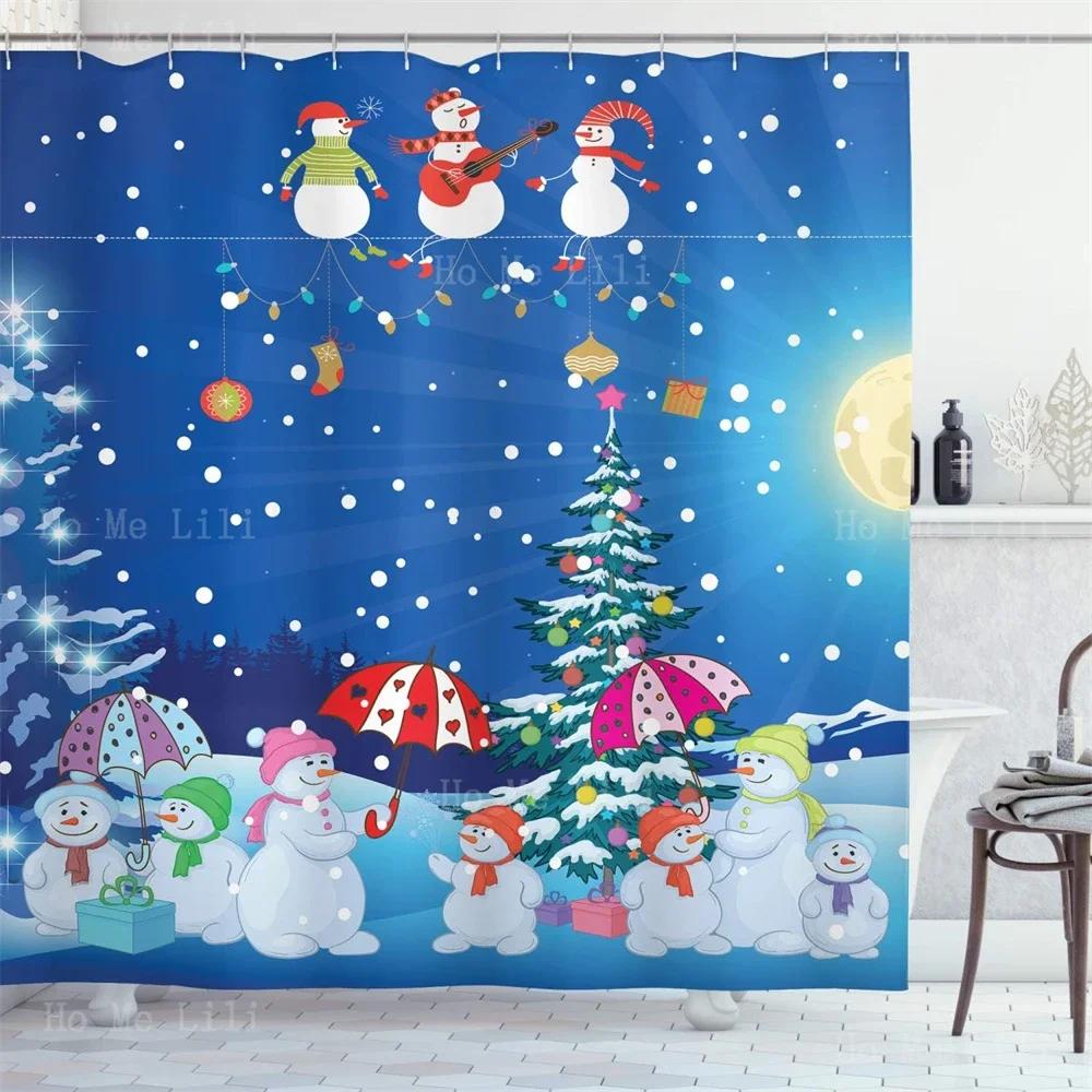Fröhliche Schneemann-Party Niedliche Weiße Weihnachtskugel Weihnachtsbaum Schneebedeckte Vögel Cartoon-Stil Winterliche Feiertags-Duschvorhänge