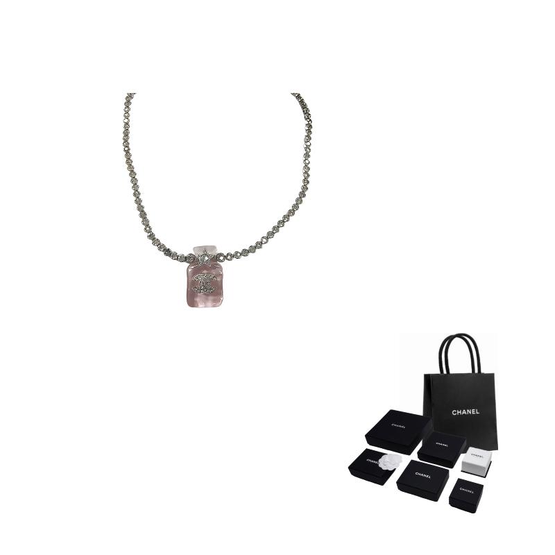 

CHANEL 23s New Pink Star Perfume Bottle Rhinestone Double C Chain Resin Necklace Women s Silver рожевий