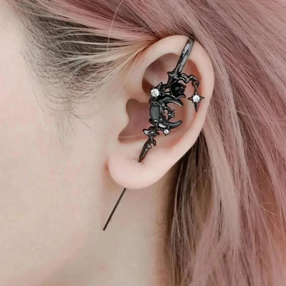 1pcs Retro Dark Star Moon Star Diamond Piercing Earrings Black and White Women's Niche Design Personalized Fashion Decoration
