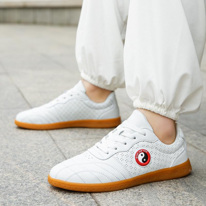 Spring and summer new middle-aged and old sports shoes low-top Tai Chi shoes casual shoes exercise shoes old health shoes