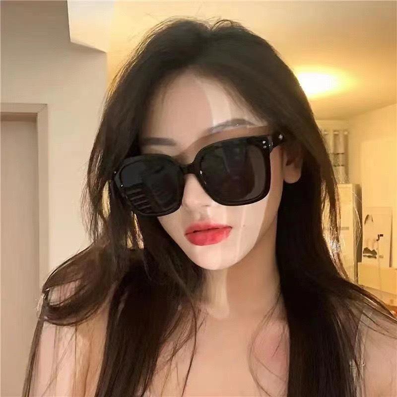 Large Slimming Square Sunglasses, Anti-UV, Jennie Style, Unisex Trendy Glasses (White)