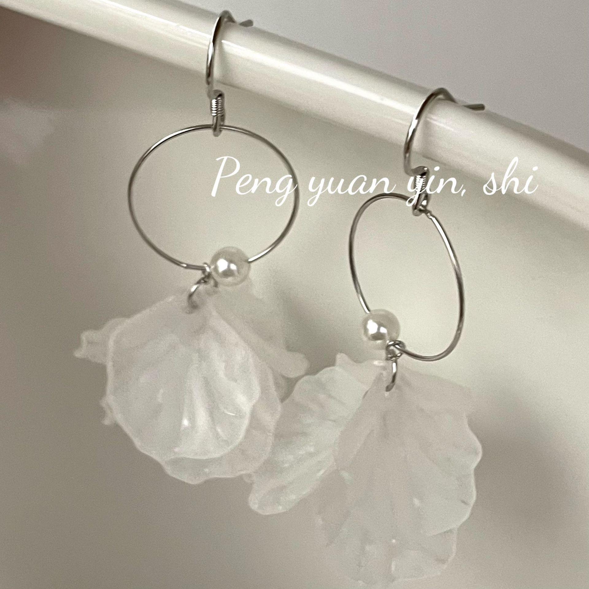 S925 Sterling Silver Mother-of-Pearl Flower Ear Cuff Earrings for Girls - Elegant and Versatile Jewelry 925 Silver