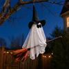 Venkovní dekorace duchů na zahradu Halloweenská čarodějnice Závěsná ozdoba na koště Strašidelný klobouk Plovoucí party rekvizity Přívěsky Vnitřní dekorace strašidelného domu