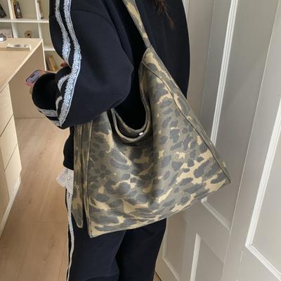 Damentaschen – Geräumige Taschen