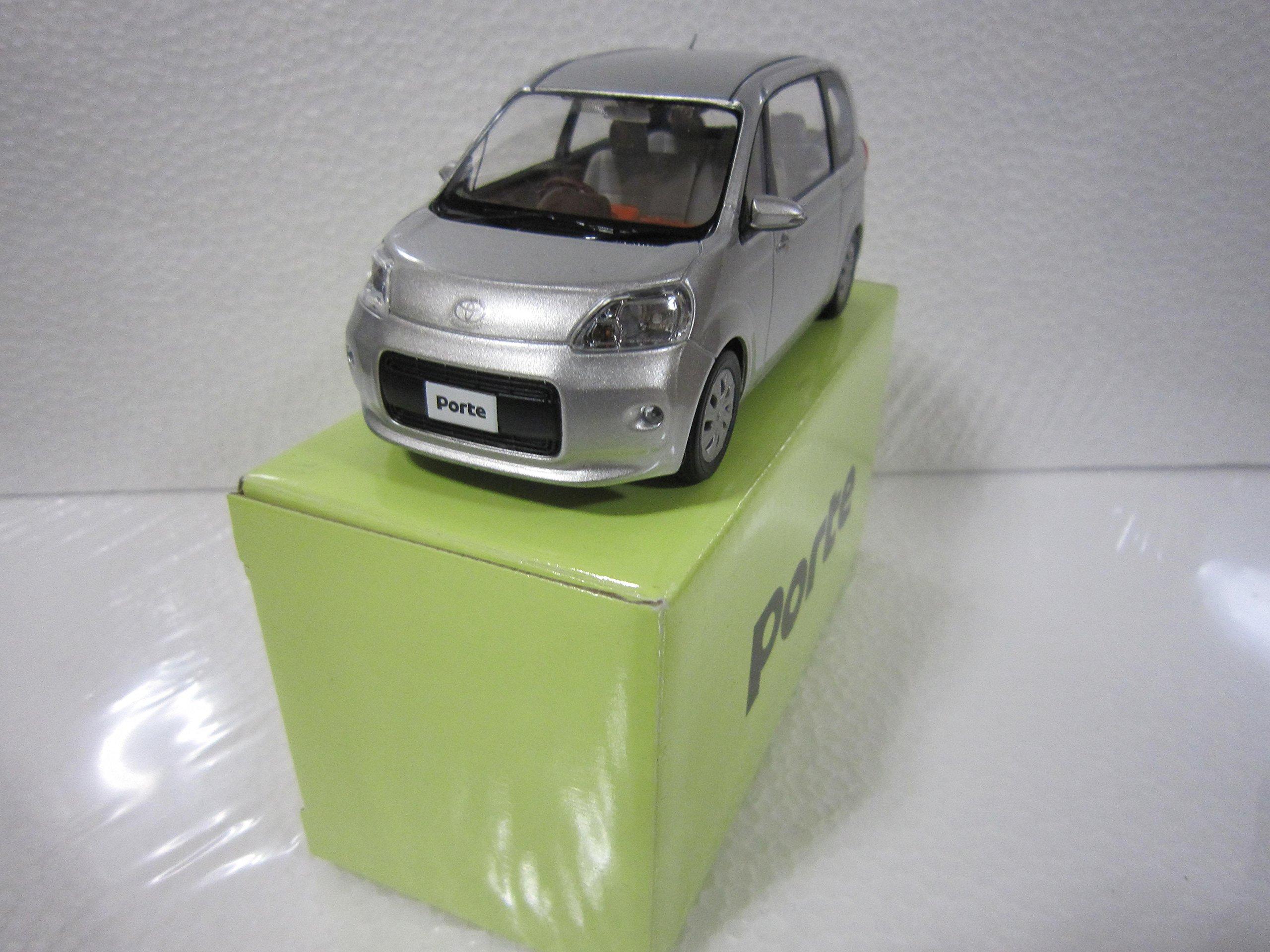 

Toyota Porte Official Minicar Color Sample Silver Metallic 1F7 1/30