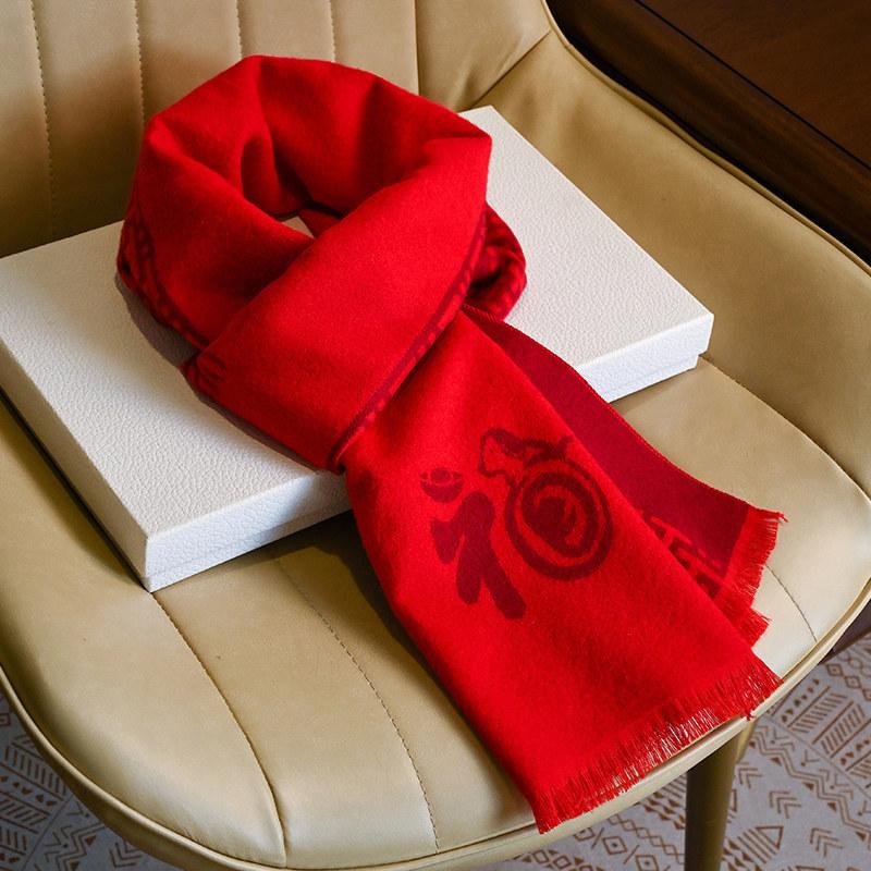 Year of the sheep old man scarf grandma mother birthday gift red in the elderly man and woman gift box for elders in winter