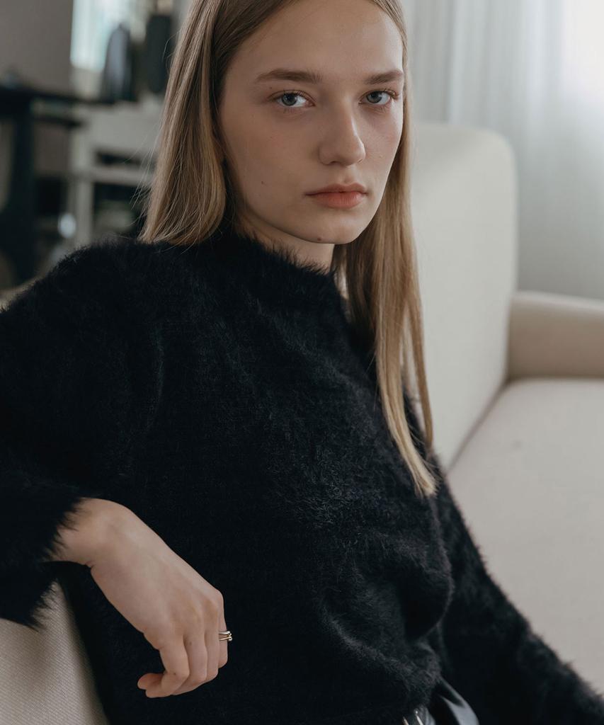Illoje Long Hair Soft Sweater (Black)