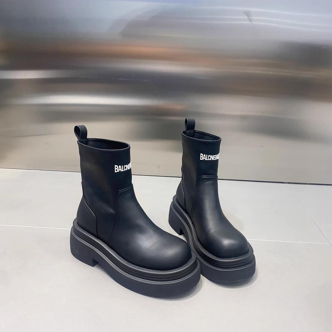 

2025 new thick-soled soft leather but knee women s boots widened long knight boots heightened versatile letter Martin boots 40