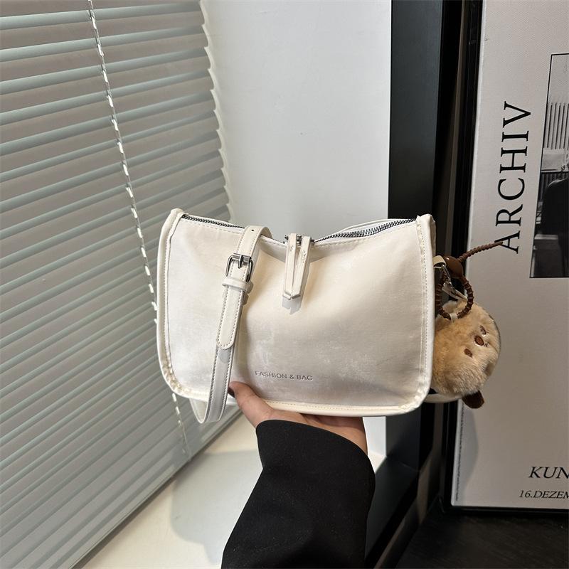 

This year s popular bag women s 2025 new casual versatile textured messenger bag high-end commuter shoulder pillow bag Without pendant белый