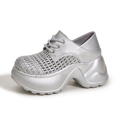 Moda 9CM Tecido Patente Sintético Microfibra Couro Moda Sandálias Femininas Tênis Chunky Vazado Bling Plataforma Vulcanizada Calçados de Salto