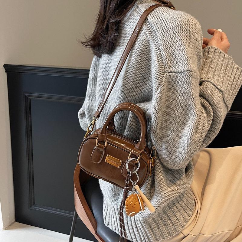 Premium retro small bag women's new autumn and winter versatile messenger bag portable small square bag