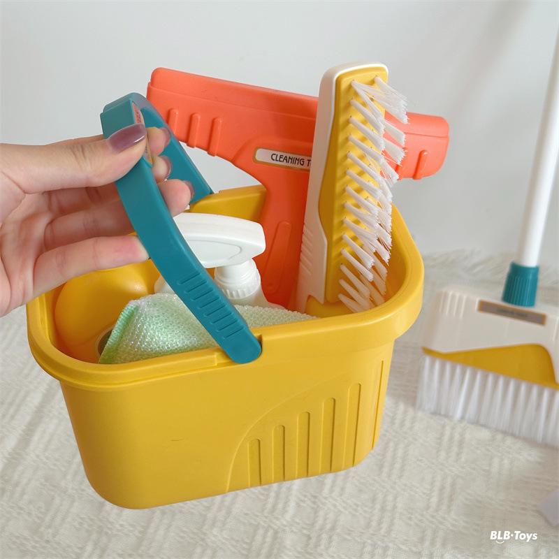 Children's Pretend Play Cleaning Toy Set - Sweeping Robot & Tools