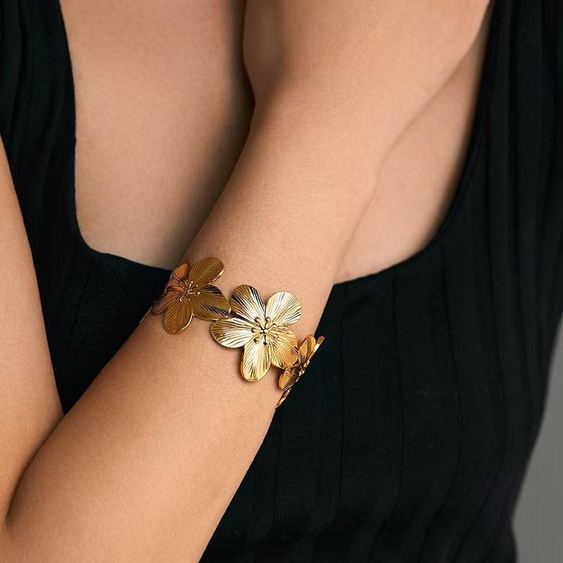 Statement Metal Flower Butterfly Bracelets New Personality Geometric Open Adjustable Bangles Cuff Bracelets Party Hand Jewelry