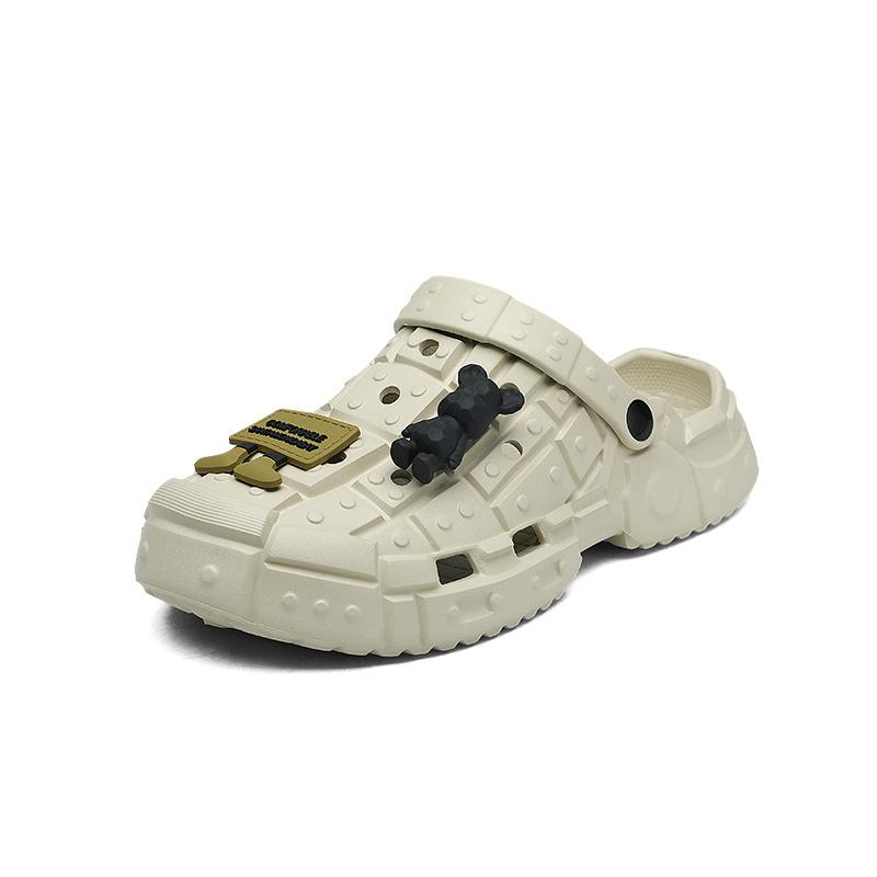 

Hole shoes men s summer 2025 new outer wear deodorant non-slip thick-soled seaside beach stepping on shit bag head sandals 45