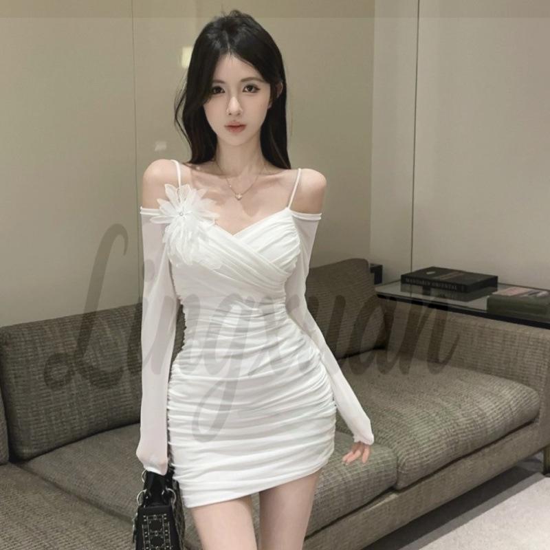 

Elegant Floral Patchwork Off-the-Shoulder Bodycon Dress Medium белый