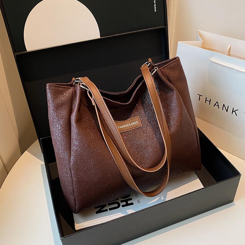 New single shoulder armpit bag large capacity commuting simple retro high sense tote bag versatile