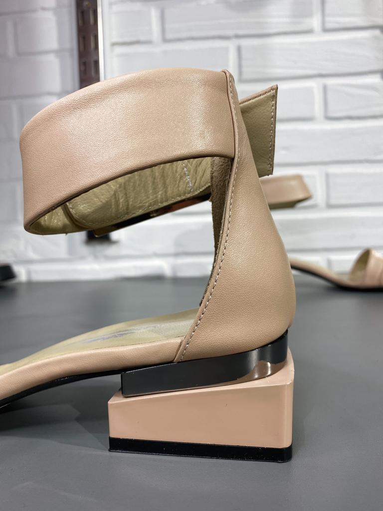 Sandals with Wide Buckle Magnolya 2878 36 Dark Beige Leather