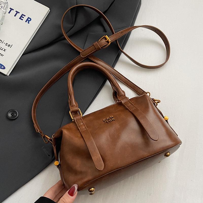 Retro popular messenger bag women's 2025 new autumn and winter shoulder handbag premium Boston pillow bag