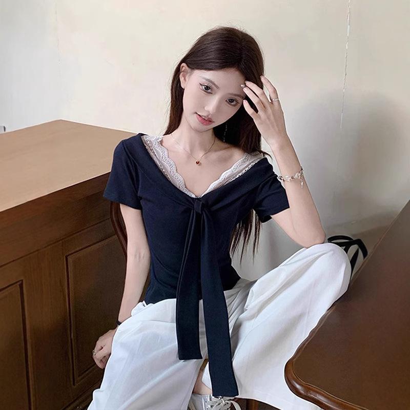Fake Two-piece Lace Splicing V-neck Front Shoulder Short-sleeved T-shirt Women's Summer New Slim-fitting and Thin Chic Korean Top