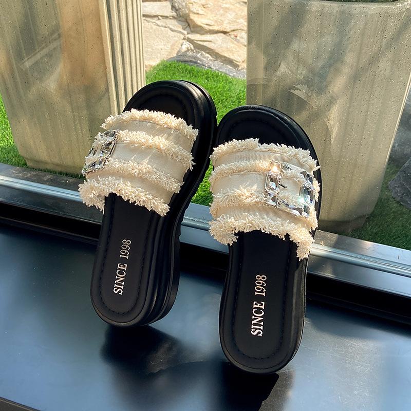 Platform Beach Shoes Slippers One Word New 2025 Summer Versatile Wear Rhinestone Fashion Sandals