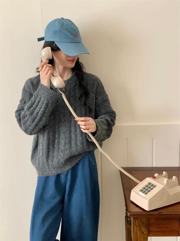 Vintage Korean Cable Knit Round Neck Sweater for Women - Autumn/Winter Fashion, Versatile & Trendy Base Layer