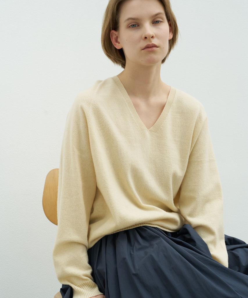 NOV Cashmere Holga V-Neck Knit_Light Beige