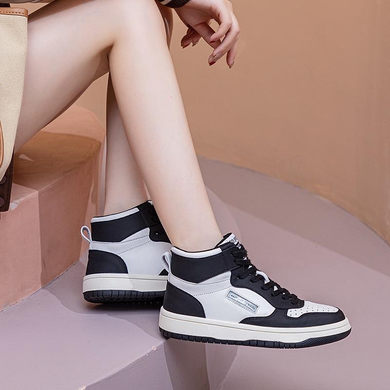 Кожаные высокие осенние кроссовки черного и белого цвета — фото 3