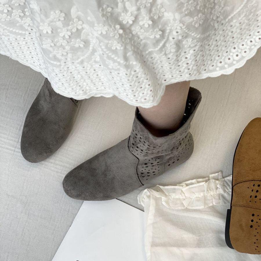 

2025 осень новые полые резные короткие ботинки женские модные универсальные повседневные туфли женские удобные на плоской подошве короткие ботинки женский тренд 40 серый