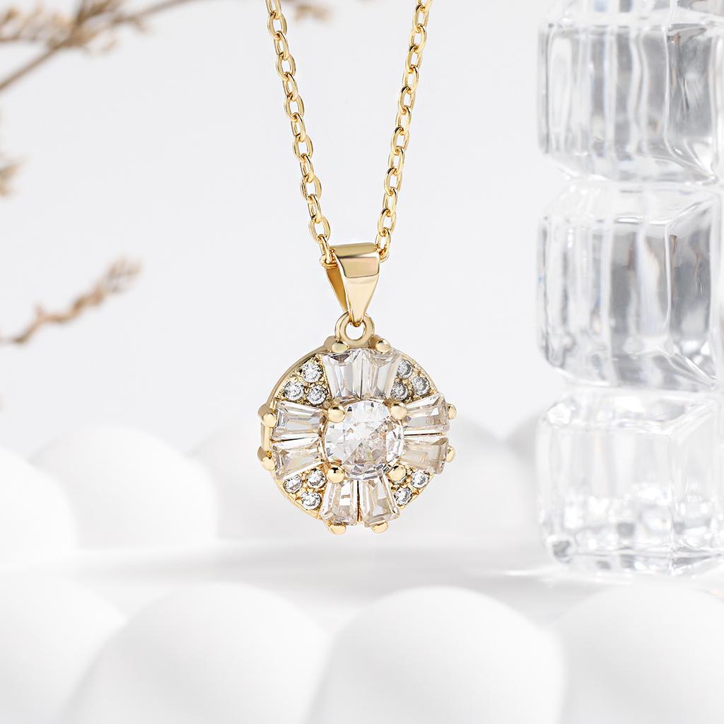 Flower Niche Design Sense Collarbone Chain, Pendant Temperament Fashionable Rotating Zircon Necklace Women