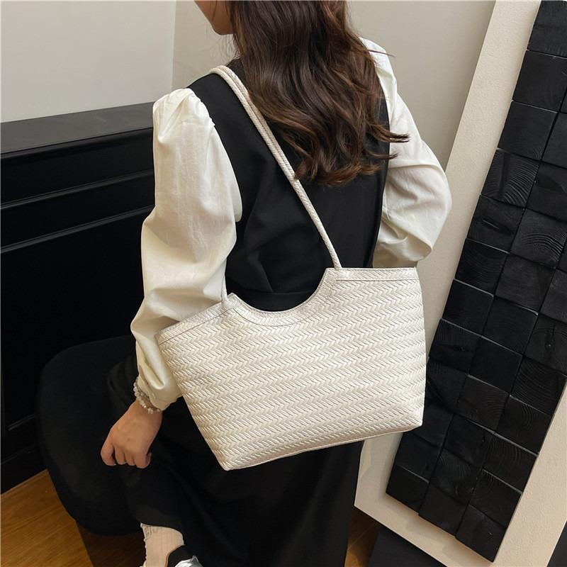 Large capacity fashion commuter tote bag new women's casual simple portable temperament messenger bag