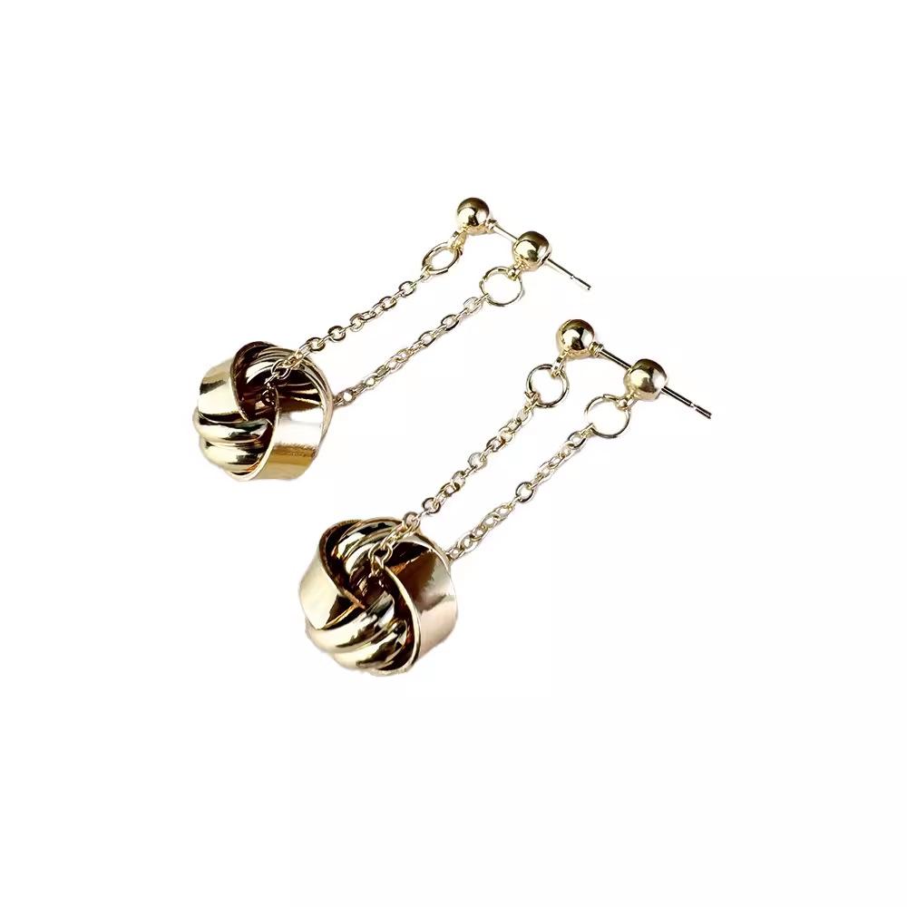 Temperament Small Swing Earrings Women'S Premium Versatile Light Luxury Niche Design Pendant Metal Commuter Earrings