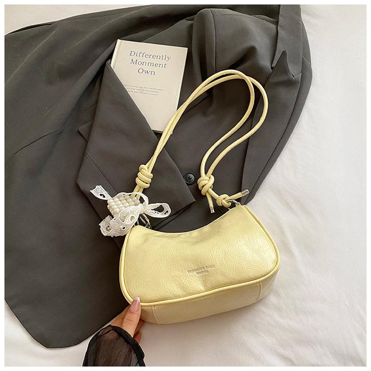 Korean Version of Fashion Portable Solid Color Cloud Bag Women's 2025 New Foreign Style Texture Messenger Women's Bag Gentle Shoulder Bag