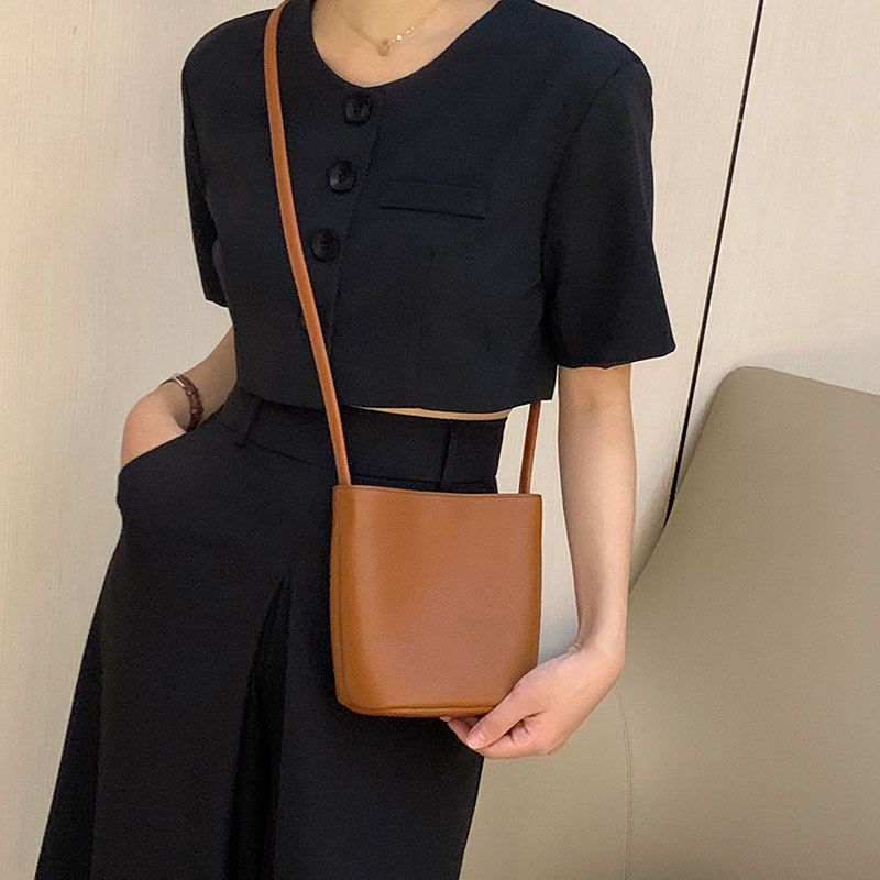 

Маленькая сумка через плечо Женская 2025 Новая сумка-ведро Натуральная кожа Сумка через плечо Универсальная Повседневная Легкая Мини Кожа полной зернистости Brown