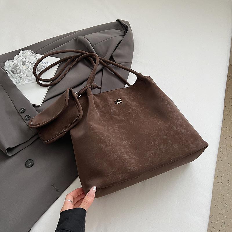 Large-capacity Bag, Messenger Bag, Women's Bucket Bag, Commuter Tote Shoulder Bag, Simple, Fashionable and Fashionable Light Luxury Underarm Bag.