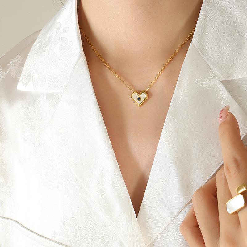 Elegant Heart Pendant Necklace with White Mother-of-Pearl and Zircon, Perfect Gift for Girlfriend or Best Friend, Internet Celebrity Style Jewelry.